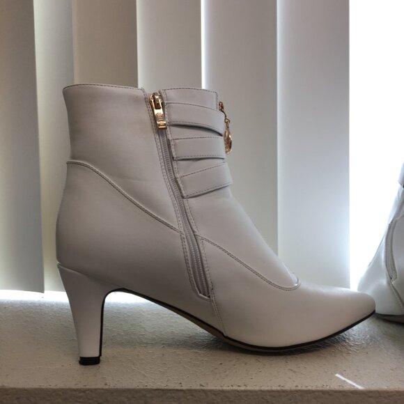 PRE LOVED - IDIFU Womens Toe Buckle Strap Ankle Booties in WHT/11- SH306 - Picture 5 of 9